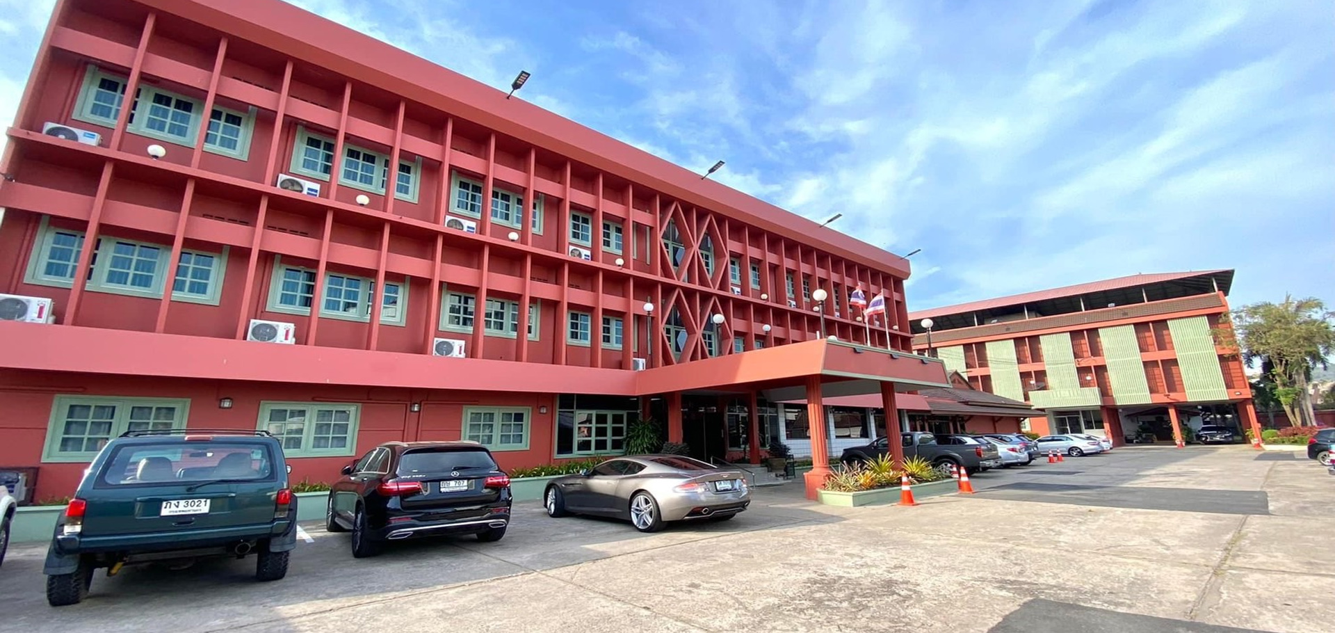 chainat grand hotel